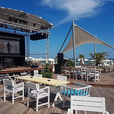 Aparthotel Mario Beachside Summerland